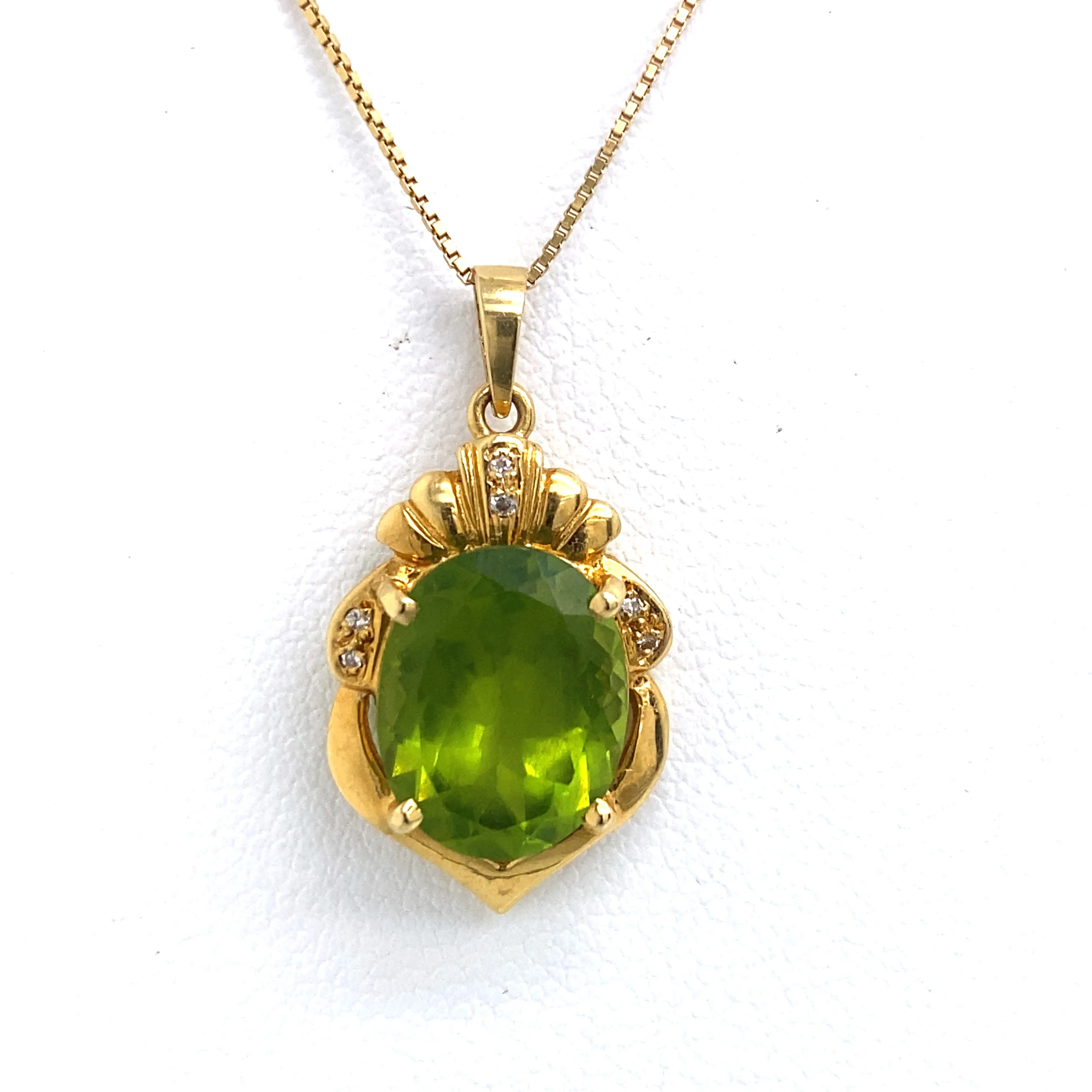 18k 15.63ct Peridot Crest Pendant with a 14k Box Chain